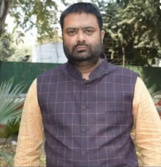 "Renowned journalist Deepak Chaurasia delivers an insightful speech on the current state of media 