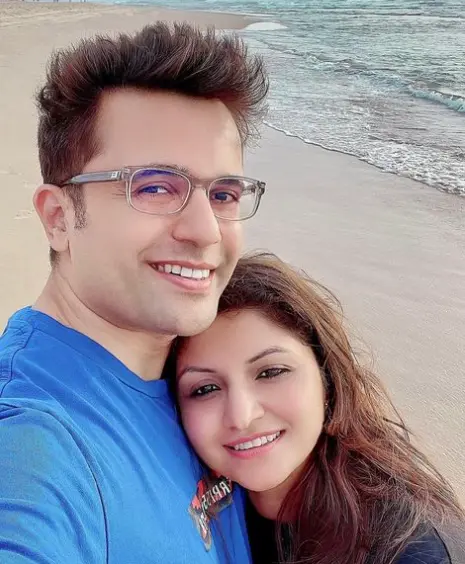 A photo of Sandeep Maheshwari and his wife, Neha Maheshwari, smiling and standing close together, showcasing their strong bond and supportive relationship.