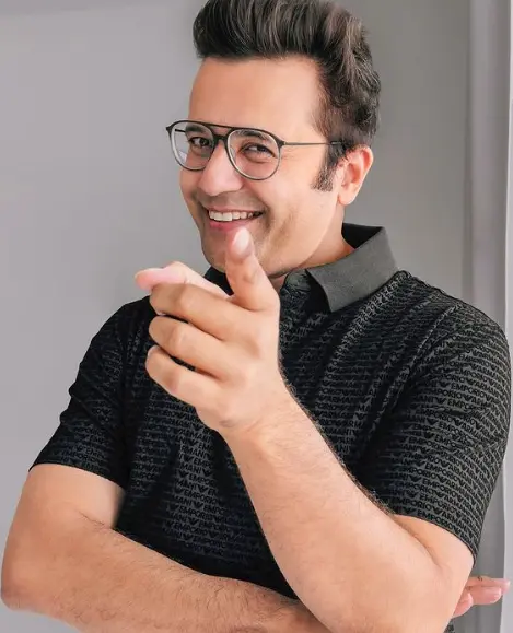 "Sandeep Maheshwari, a motivational speaker, engaged with an audience during a dynamic and inspiring session."






